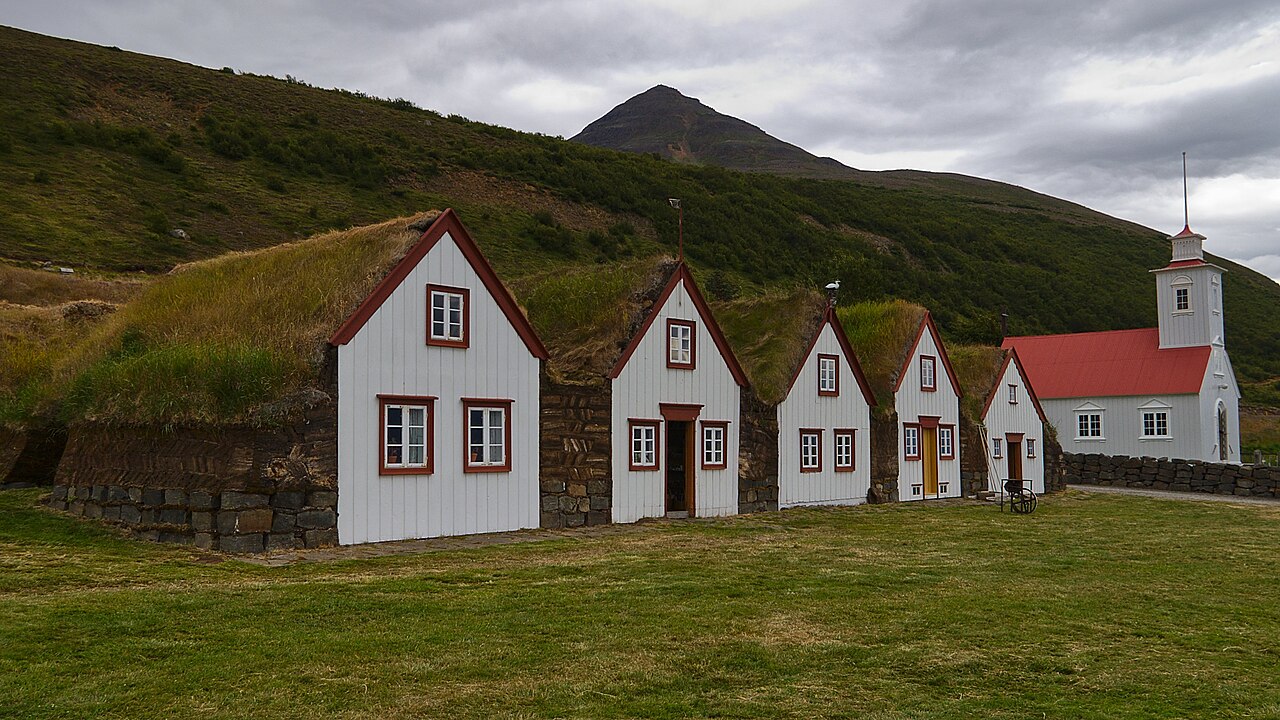 Laufáshnjúkur, Iceland